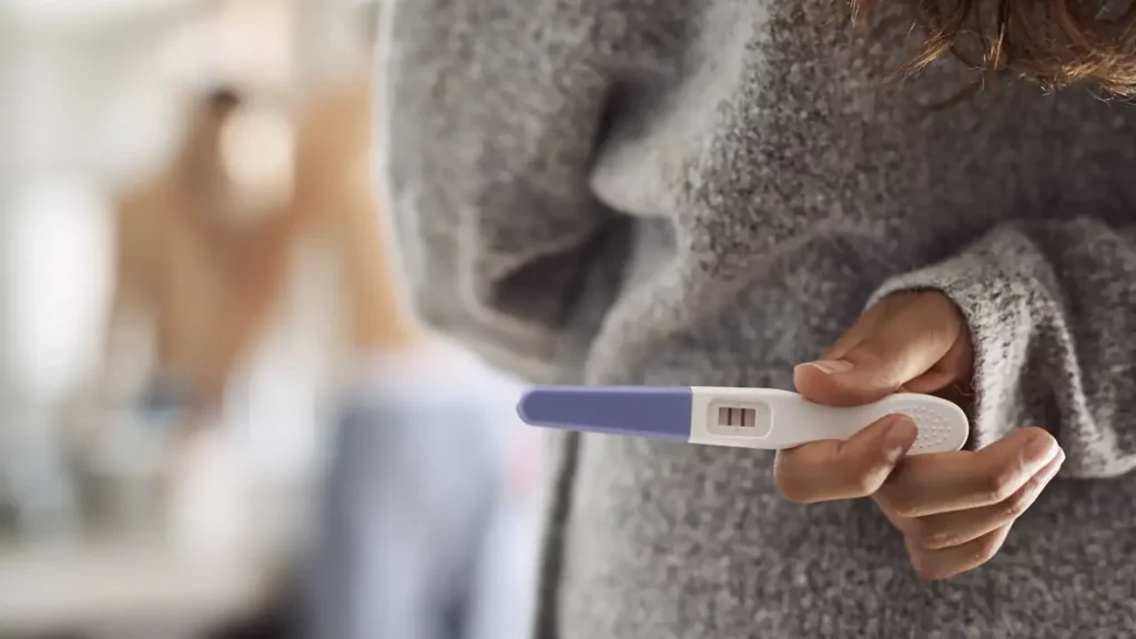 A woman whose pregnancy test is positive wants to show it to her husband.